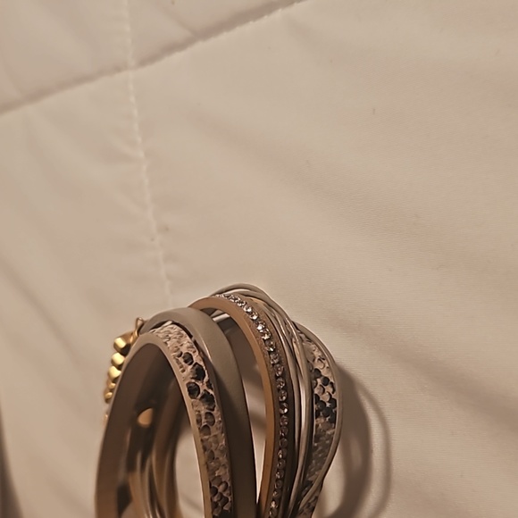 Women's  Leather - Picture 4 of 8